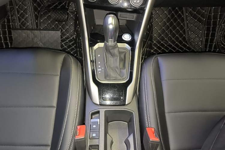 Used Volkswagen T-ROC 2020 230TSI DSG Two-Wheel Drive Advanced Version Gear Lever