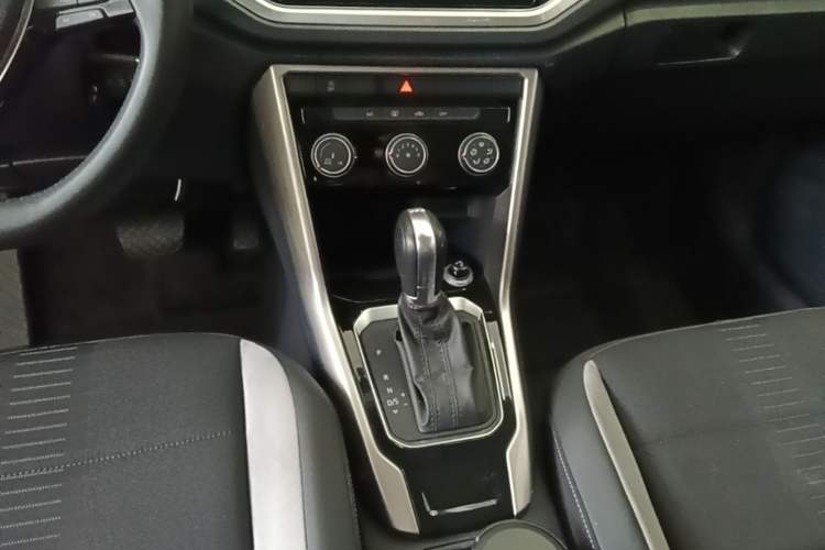Used Volkswagen T-ROC 2020 230TSI DSG Two-Wheel Drive Advanced Version Gear Lever