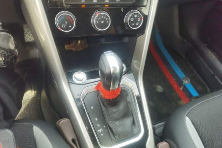 Used Volkswagen T-ROC 2020 280TSI DSG Two-Wheel Drive Advanced Version Gear Lever
