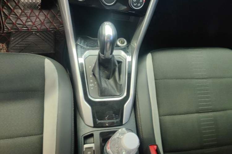 Used Volkswagen T-ROC 2020 230TSI DSG Two-Wheel Drive Advanced Version Gear Lever