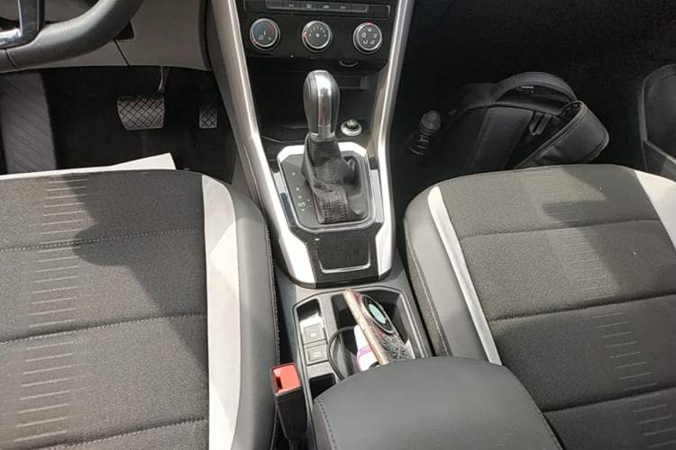Used Volkswagen T-ROC 2020 230TSI DSG Two-Wheel Drive Advanced Version Gear Lever