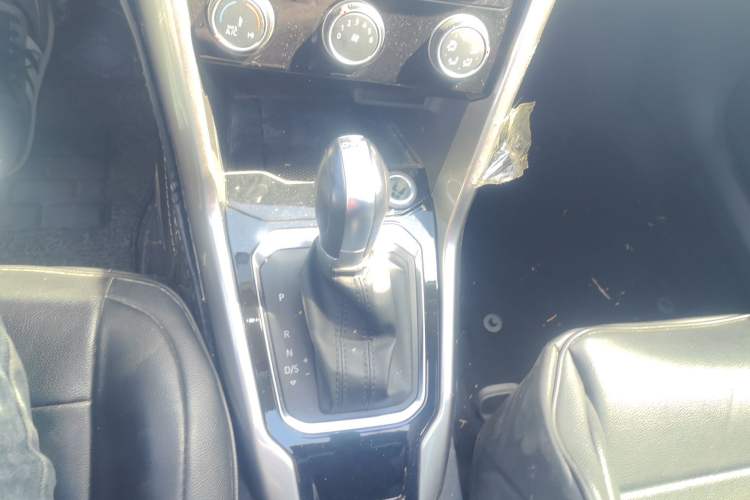 Used Volkswagen T-ROC 2020 280TSI DSG Two-Wheel-Drive Elite Version Gear Lever