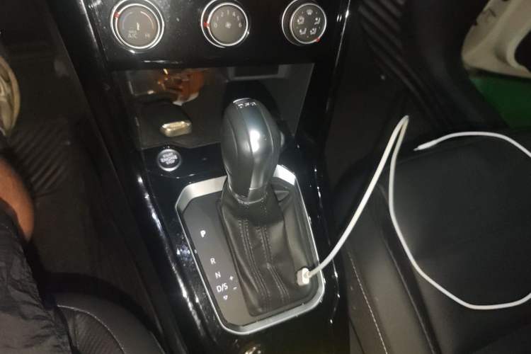 Used Volkswagen T-ROC 2020 280TSI DSG Two-Wheel Drive Comfort Version Gear Lever