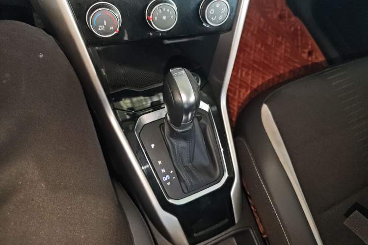 Used Volkswagen T-ROC 2020 280TSI DSG Two-Wheel-Drive Elite Version Gear Lever