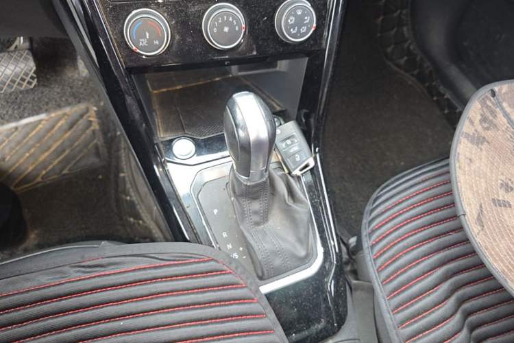 Used Volkswagen T-ROC 2020 280TSI DSG Two-Wheel Drive Comfort Version Gear Lever