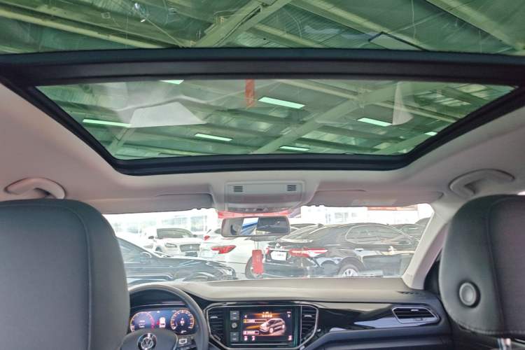 Used Volkswagen T-ROC 2020 280TSI DSG Two-Wheel Drive Comfort Version Headliner