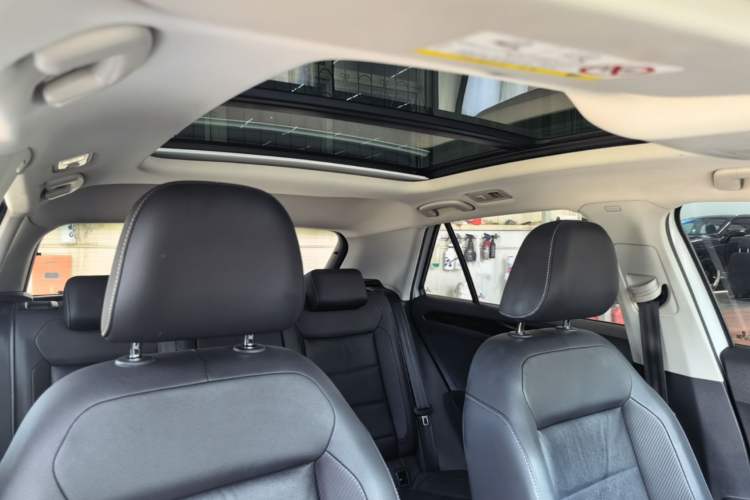 Used Volkswagen T-ROC 2020 280TSI DSG Two-Wheel Drive Comfort Version Headliner
