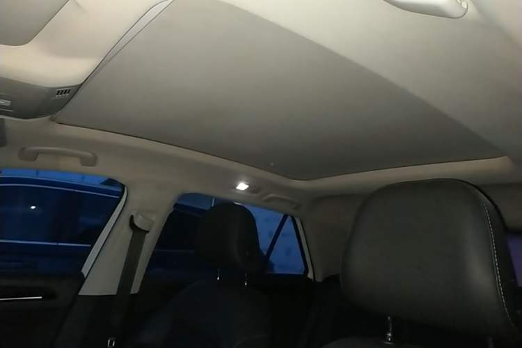 Used Volkswagen T-ROC 2020 280TSI DSG Two-Wheel Drive Comfort Version Headliner