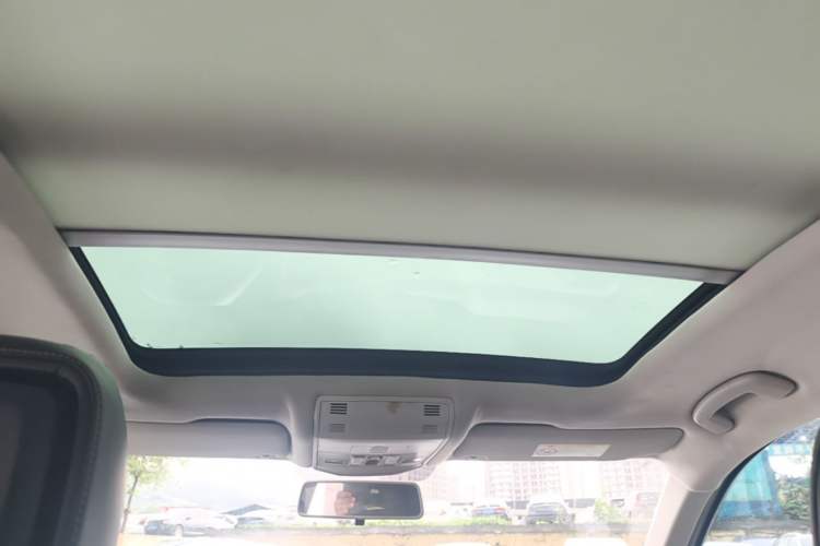 Used Volkswagen T-ROC  Headliner