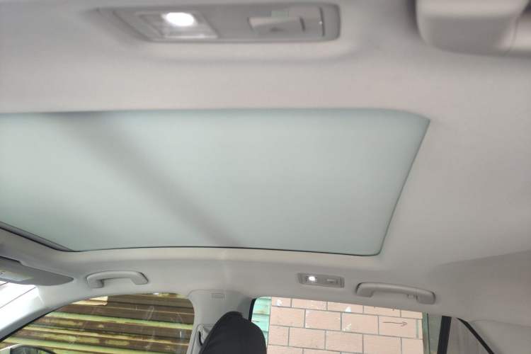 Used Volkswagen T-ROC 2020 280TSI DSG Two-Wheel Drive Comfort Version Headliner