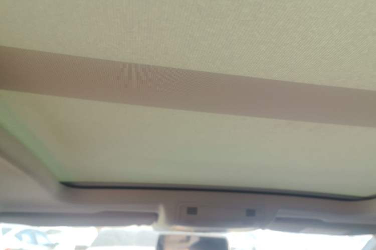 Used Volkswagen T-ROC 2020 280TSI DSG Two-Wheel-Drive Elite Version Headliner