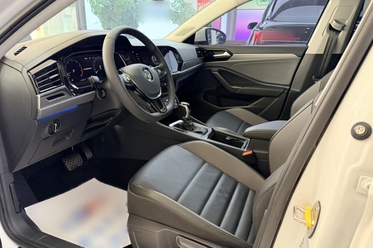 Used Volkswagen T-ROC 2020 280TSI DSG Two-Wheel Drive Comfort Version Interior 2