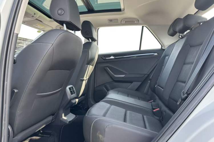 Used Volkswagen T-ROC 2020 280TSI DSG Two-Wheel Drive Comfort Version Interior 2