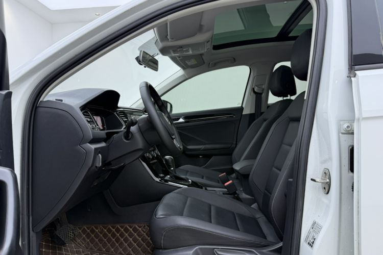 Used Volkswagen T-ROC 2020 280TSI DSG Two-Wheel Drive Comfort Version Interior 3