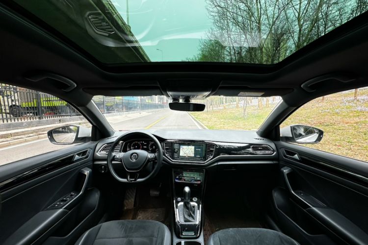 Used Volkswagen T-ROC 2020 280TSI DSG Two-Wheel-Drive Luxury Version Interior 3
