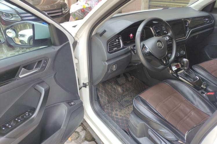 Used Volkswagen T-ROC 2020 280TSI DSG Two-Wheel Drive Comfort Version Interior 3