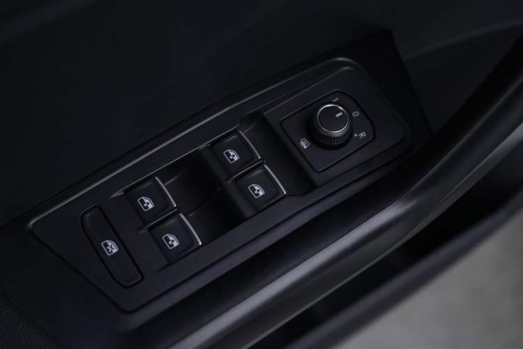 Used Volkswagen T-ROC 2020 280TSI DSG Two-Wheel-Drive Elite Version Interior 3