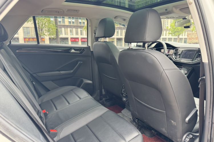 Used Volkswagen T-ROC 2020 280TSI DSG Two-Wheel Drive Comfort Version Interior 3