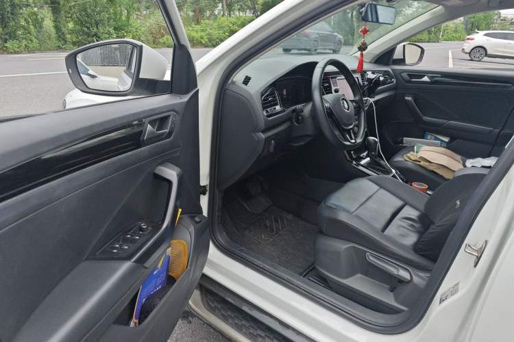 Used Volkswagen T-ROC 2020 280TSI DSG Two-Wheel Drive Comfort Version Interior 3