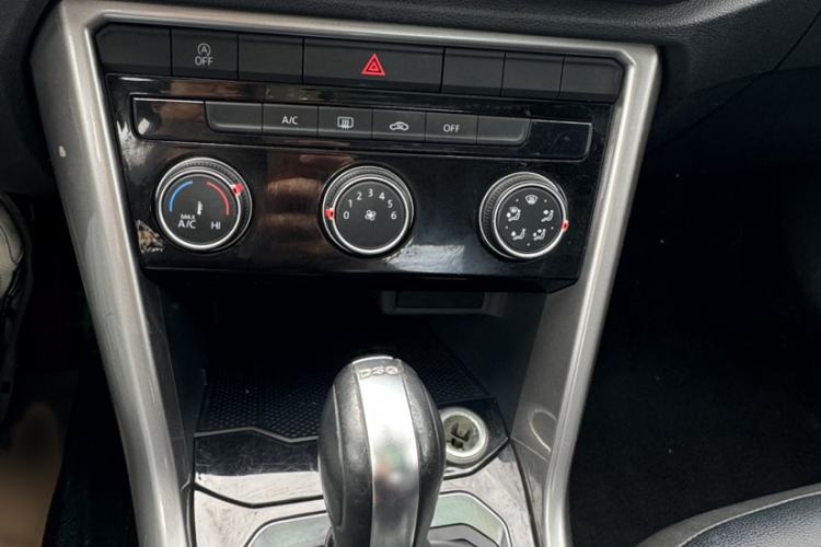 Used Volkswagen T-ROC 2020 230TSI DSG Two-Wheel Drive Advanced Version Interior 4
