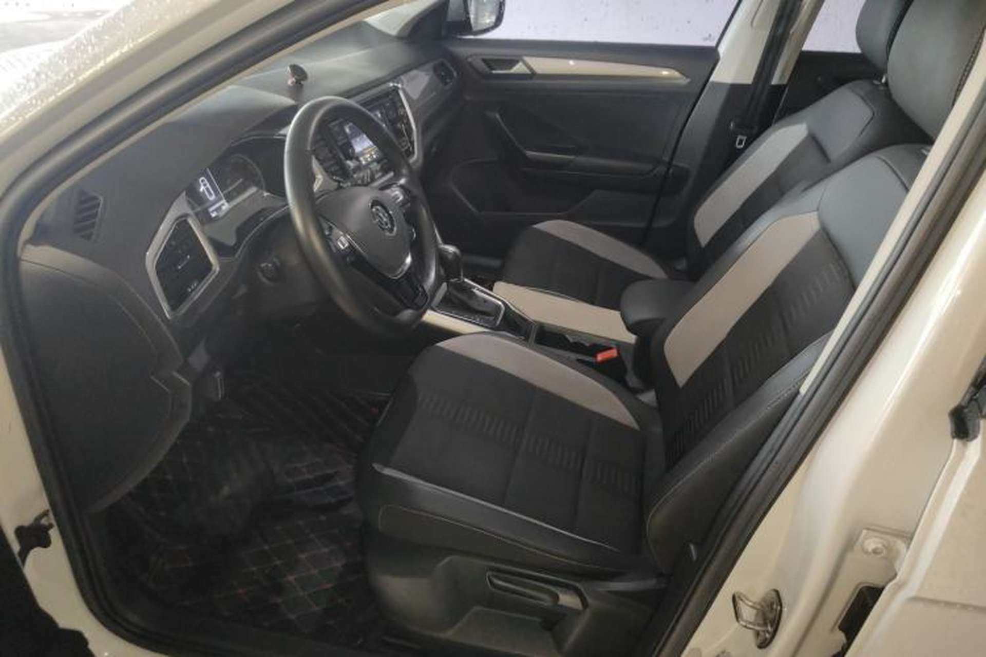 Used Volkswagen T-ROC 2020 230TSI DSG Two-Wheel Drive Advanced Version Left Front Seat
