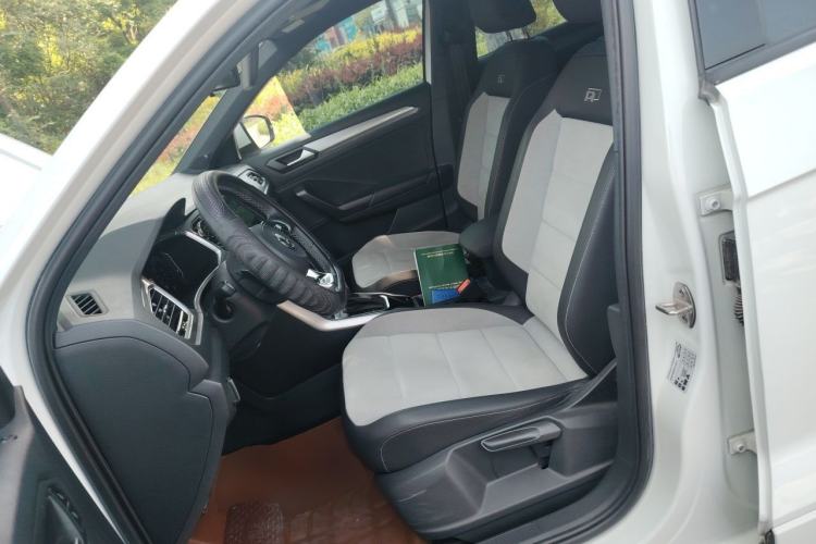Used Volkswagen T-ROC 2020 280TSI DSG Two-Wheel Drive R-Line Pro Left Front Seat