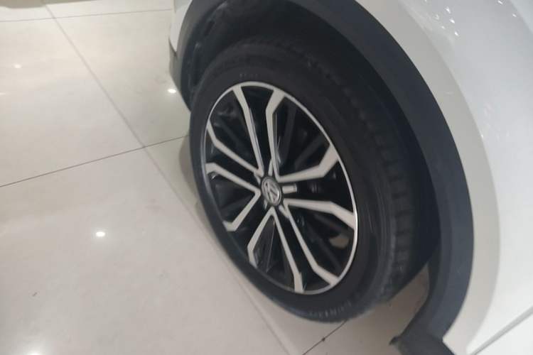 Used Volkswagen T-ROC 2020 280TSI DSG Two-Wheel Drive Comfort Version Left Front Wheel Hub