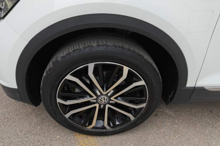 Used Volkswagen T-ROC 2020 280TSI DSG Two-Wheel Drive Comfort Version Left Front Wheel Hub