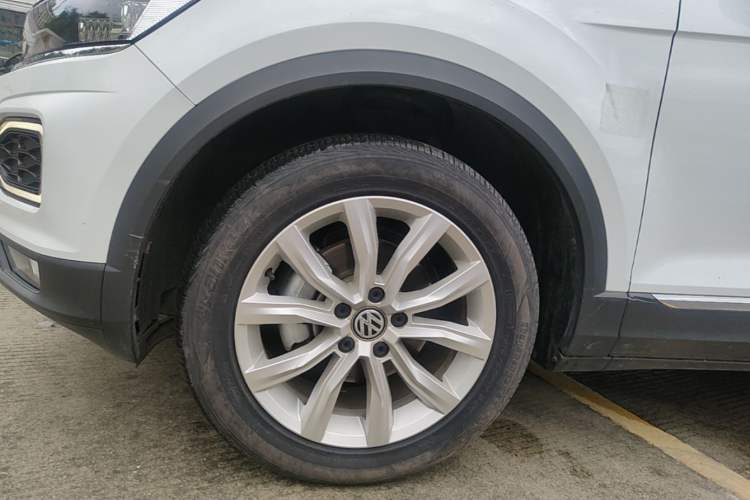 Used Volkswagen T-ROC 2020 230TSI DSG Two-Wheel Drive Advanced Version Left Front Wheel Hub