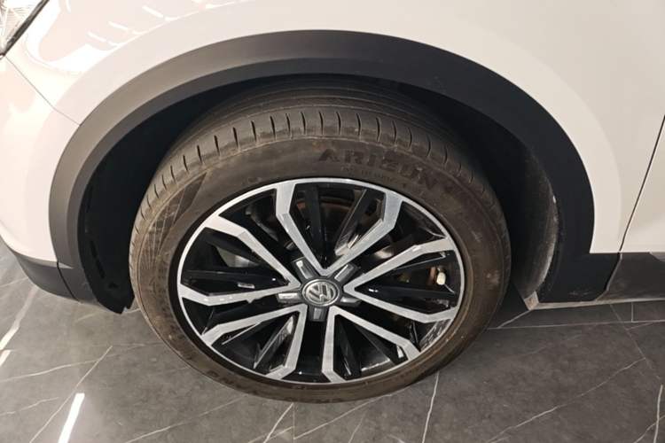 Used Volkswagen T-ROC 2020 280TSI DSG Two-Wheel Drive Comfort Version Left Front Wheel Hub