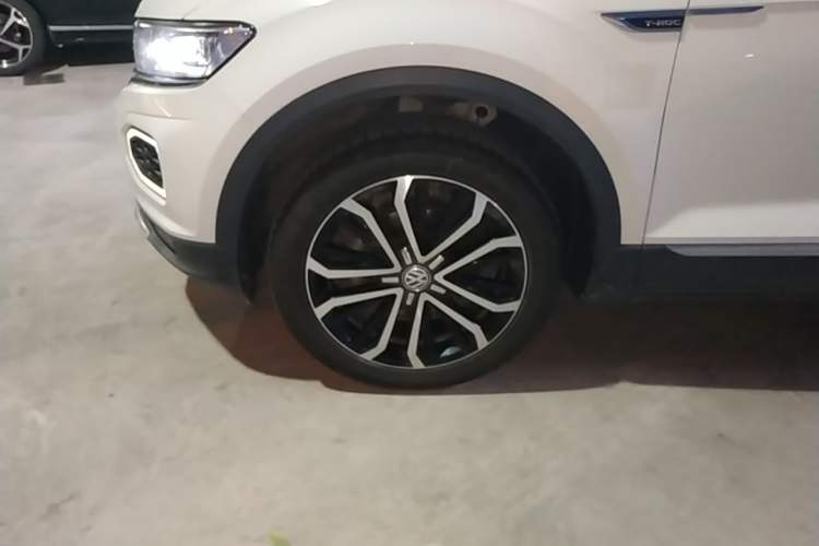 Used Volkswagen T-ROC 2020 280TSI DSG Two-Wheel Drive Comfort Version Left Front Wheel Hub