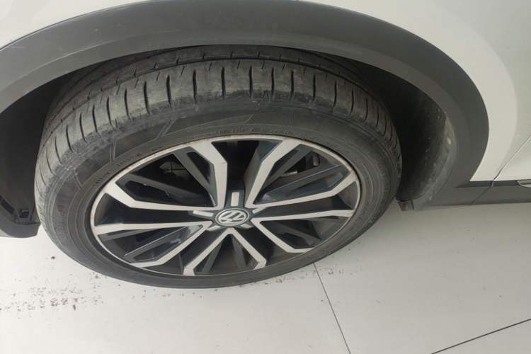 Used Volkswagen T-ROC 2020 280TSI DSG Two-Wheel Drive Comfort Version Left Front Wheel Hub