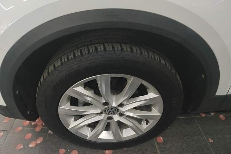 Used Volkswagen T-ROC 2020 280TSI DSG Two-Wheel-Drive Elite Version Left Front Wheel Hub