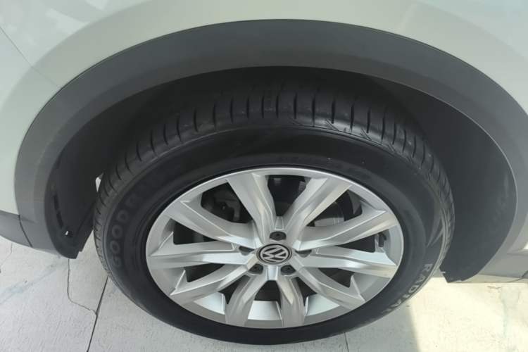 Used Volkswagen T-ROC 2020 230TSI DSG Two-Wheel Drive Advanced Version Left Front Wheel Hub