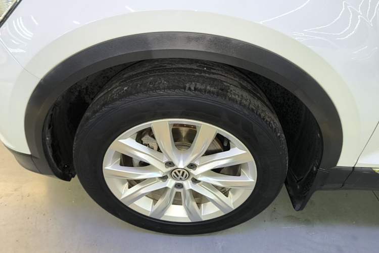 Used Volkswagen T-ROC 2020 230TSI DSG Two-Wheel Drive Advanced Version Left Front Wheel Hub