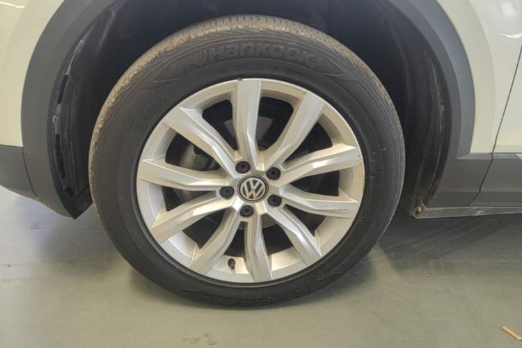 Used Volkswagen T-ROC 2020 230TSI DSG Two-Wheel Drive Advanced Version Left Front Wheel Hub