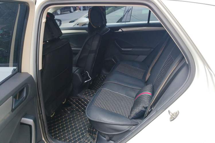 Used Volkswagen T-ROC 2020 230TSI DSG Two-Wheel Drive Advanced Version Left Rear Seat