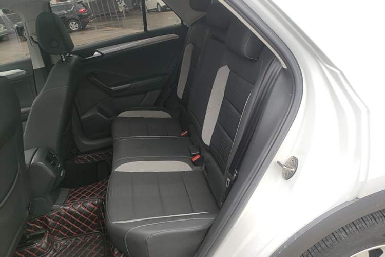 Used Volkswagen T-ROC 2020 230TSI DSG Two-Wheel Drive Advanced Version Left Rear Seat