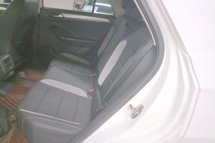 Used Volkswagen T-ROC 2020 230TSI DSG Two-Wheel Drive Advanced Version Left Rear Seat