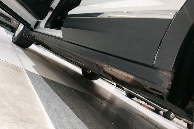 Used Volkswagen T-ROC 2020 230TSI DSG Two-Wheel Drive Advanced Version Left Side Sill