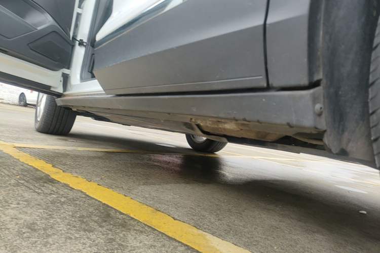 Used Volkswagen T-ROC 2020 230TSI DSG Two-Wheel Drive Advanced Version Left Side Sill