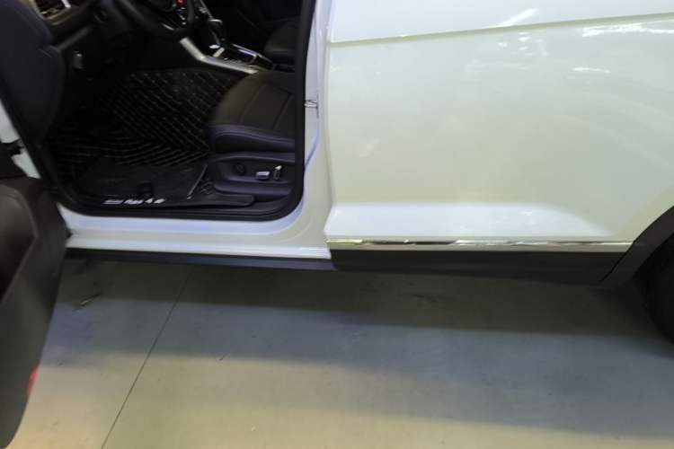 Used Volkswagen T-ROC 2020 230TSI DSG Two-Wheel Drive Advanced Version Left Side Sill