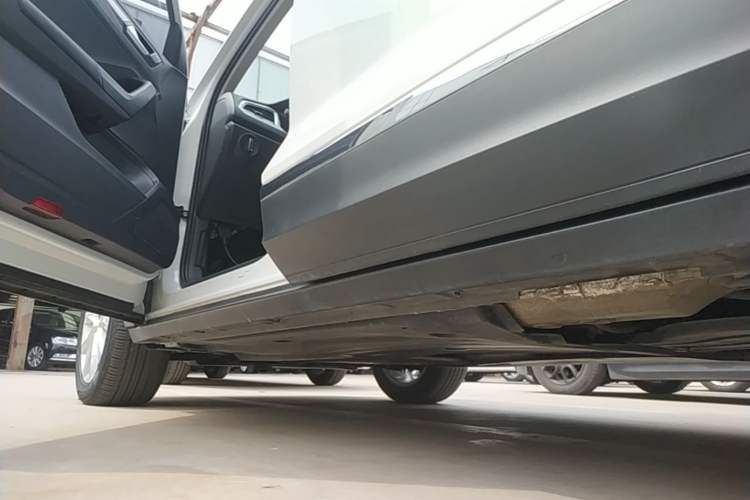 Used Volkswagen T-ROC 2020 230TSI DSG Two-Wheel Drive Advanced Version Left Side Sill