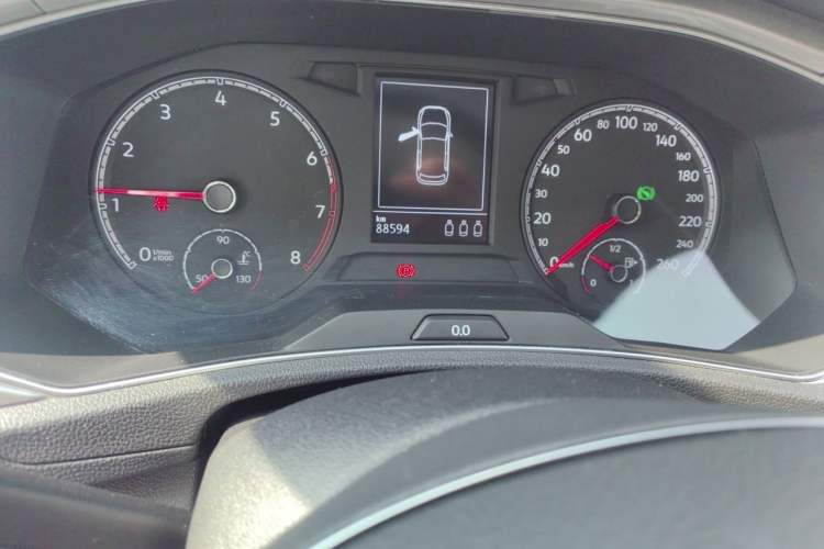Used Volkswagen T-ROC 2020 280TSI DSG Two-Wheel Drive Advanced Version Odometer Close Up