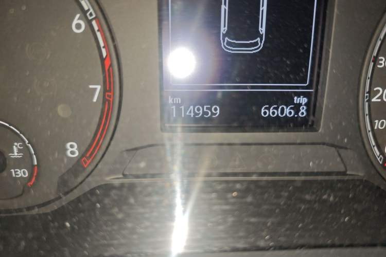 Used Volkswagen T-ROC 2020 280TSI DSG Two-Wheel-Drive Elite Version Odometer Close Up