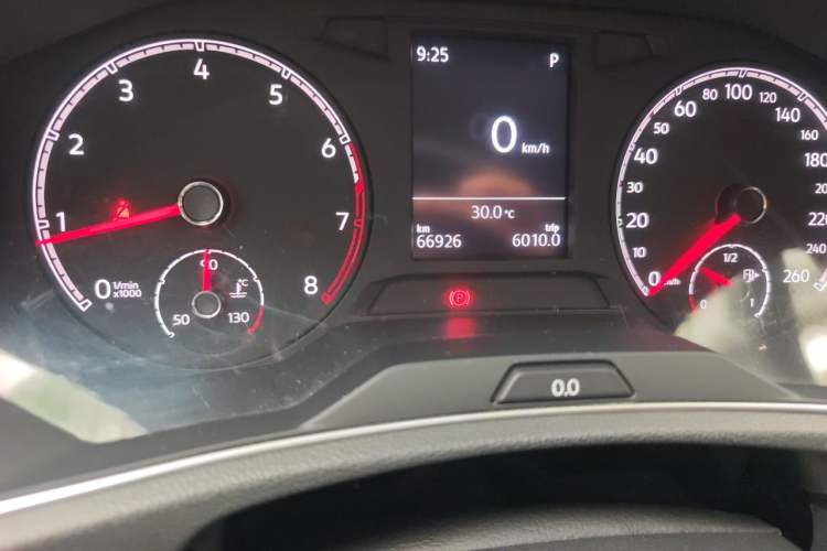 Used Volkswagen T-ROC 2020 230TSI DSG Two-Wheel Drive Advanced Version Odometer Close Up