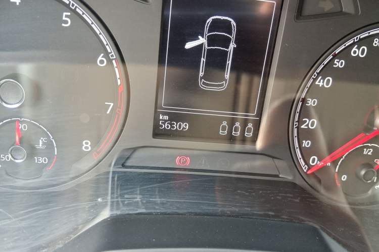 Used Volkswagen T-ROC 2020 230TSI DSG Two-Wheel Drive Advanced Version Odometer Close Up