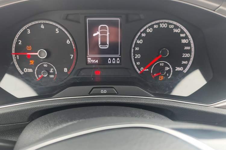 Used Volkswagen T-ROC  Odometer Close Up