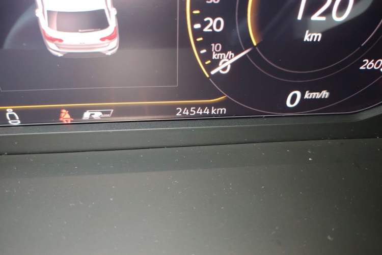 Used Volkswagen T-ROC 2020 280TSI DSG Two-Wheel Drive R-Line Pro Odometer Close Up