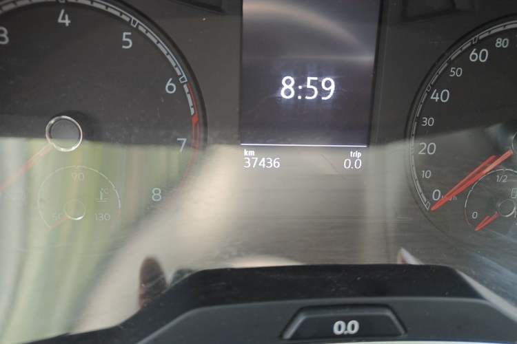 Used Volkswagen T-ROC 2020 230TSI DSG Two-Wheel Drive Advanced Version Odometer Close Up